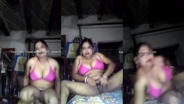 Horny Bhabhi Teasing Her Wet Pussy in Sari Lift Scene