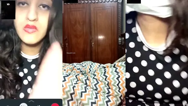 Watch Pakistaanse Meisje Kluft Uit en Speelt Met Zichzelf in een Virale Videobel full viral video leaked